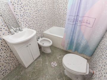 PH 3 amb, Lanús Este centro. Terraza propia. Sin expensas. Venta