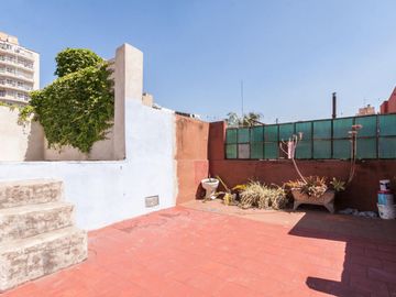 PH 3 amb, Lanús Este centro. Terraza propia. Sin expensas. Venta