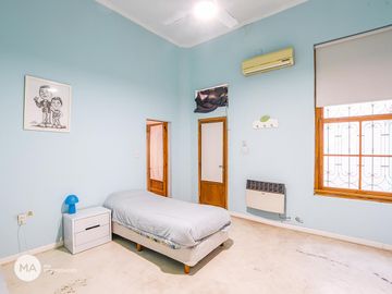 Casa de pasillo 3 dormitorios - Zona Centro, Rosario | Venta