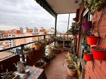 Amplio departamento de 3 dormitorios   dependencia en VENTA en Barrio Norte