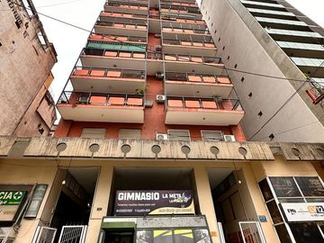 Amplio departamento de 3 dormitorios   dependencia en VENTA en Barrio Norte