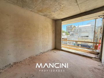 Departamento de 1 ambiente con balcón en venta. Villa Ballester