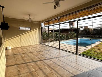 Casa de 2 dormitorios - Venta