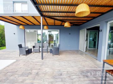 Casa en venta 4 ambientes  barrio cerrado  Barrancas de Iraola. Hudson. Berazategui. Apto credito!