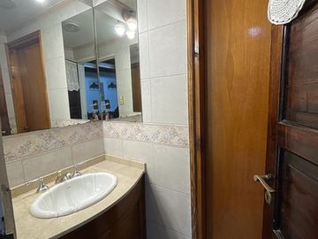 Casa en venta de 4 amb en  Castelar Sur