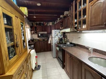 Casa en venta de 4 amb en  Castelar Sur