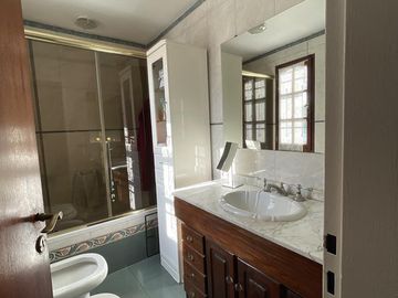 Casa en venta de 4 amb en  Castelar Sur