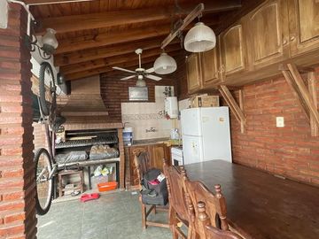 Casa en venta de 4 amb en  Castelar Sur