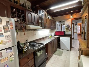 Casa en venta de 4 amb en  Castelar Sur