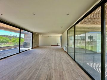 Estrena elegancia y confort:: Casa de Diseño único con vista a los Cerros y Piscina