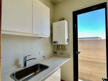Estrena elegancia y confort:: Casa de Diseño único con vista a los Cerros y Piscina