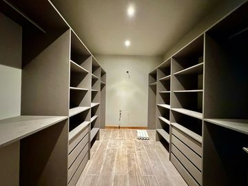 Estrena elegancia y confort:: Casa de Diseño único con vista a los Cerros y Piscina