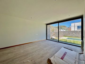 Estrena elegancia y confort:: Casa de Diseño único con vista a los Cerros y Piscina