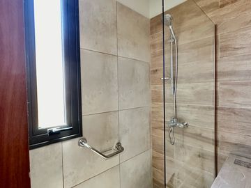 Estrena elegancia y confort:: Casa de Diseño único con vista a los Cerros y Piscina