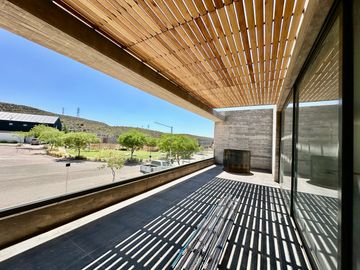 Estrena elegancia y confort:: Casa de Diseño único con vista a los Cerros y Piscina