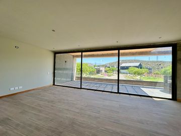 Estrena elegancia y confort:: Casa de Diseño único con vista a los Cerros y Piscina