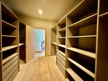 Estrena elegancia y confort:: Casa de Diseño único con vista a los Cerros y Piscina