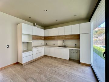 Estrena elegancia y confort:: Casa de Diseño único con vista a los Cerros y Piscina