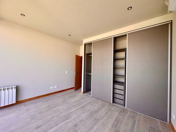 Estrena elegancia y confort:: Casa de Diseño único con vista a los Cerros y Piscina