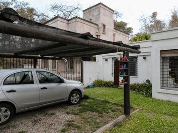 Casa en Venta Parque Leloir con quincho y piscina-Permuta menor valor