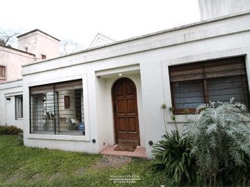 Casa en Venta Parque Leloir con quincho y piscina-Permuta menor valor