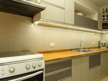 Casa en Venta Parque Leloir con quincho y piscina-Permuta menor valor