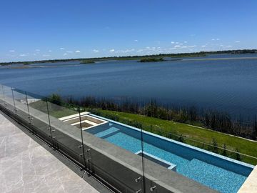 Casa en venta a la Laguna. Puertos. Barrio Marinas