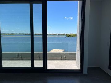 Casa en venta a la Laguna. Puertos. Barrio Marinas