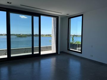 Casa en venta a la Laguna. Puertos. Barrio Marinas