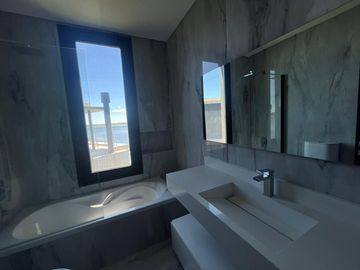 Casa en venta a la Laguna. Puertos. Barrio Marinas