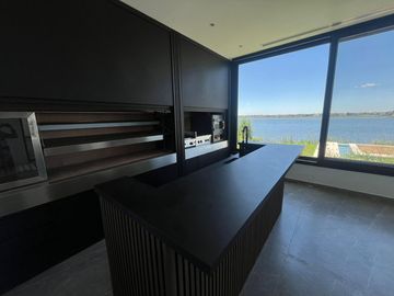Casa en venta a la Laguna. Puertos. Barrio Marinas