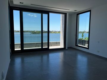 Casa en venta a la Laguna. Puertos. Barrio Marinas
