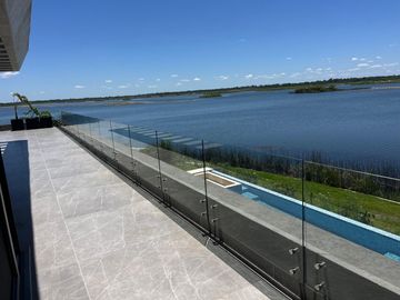 Casa en venta a la Laguna. Puertos. Barrio Marinas