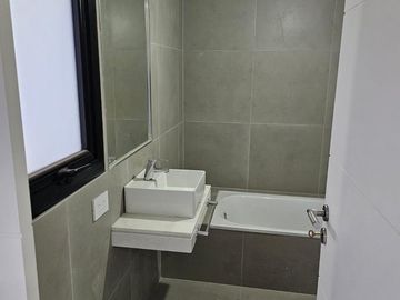 Dpto 2 amb a estrenar, 8° A, 70 m2 total, c/balcón al fte, Liniers.