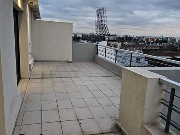 Dpto 2 amb a estrenar, 8° A, 70 m2 total, c/balcón al fte, Liniers.