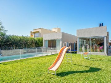 VENTA - Casa 3 Dormitorios, Quincho y Piscina - Barrio San Sebastián - Funes