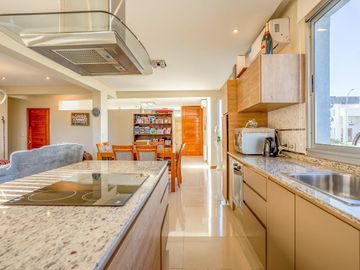 VENTA - Casa 3 Dormitorios, Quincho y Piscina - Barrio San Sebastián - Funes