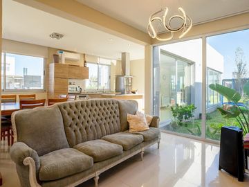 VENTA - Casa 3 Dormitorios, Quincho y Piscina - Barrio San Sebastián - Funes