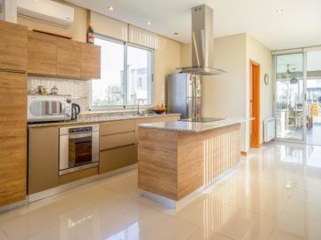VENTA - Casa 3 Dormitorios, Quincho y Piscina - Barrio San Sebastián - Funes