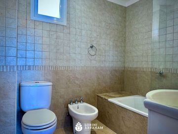 VENTA  piso  3 Ambientes . Excelente estado .Macrocentro !