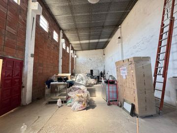 Galpón en  Venta excelente zona