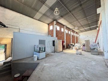 Galpón en  Venta excelente zona