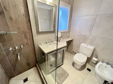 OPORTUNIDAD ! Impecable Casa  al Lago en Venta en Los Castores - Nordelta