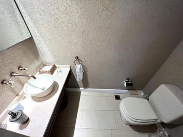 OPORTUNIDAD ! Impecable Casa  al Lago en Venta en Los Castores - Nordelta