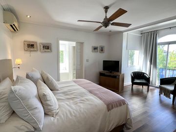 OPORTUNIDAD ! Impecable Casa  al Lago en Venta en Los Castores - Nordelta