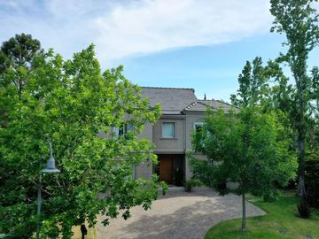 OPORTUNIDAD ! Impecable Casa  al Lago en Venta en Los Castores - Nordelta