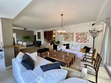 OPORTUNIDAD ! Impecable Casa  al Lago en Venta en Los Castores - Nordelta