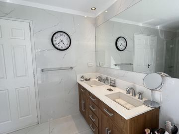 OPORTUNIDAD ! Impecable Casa  al Lago en Venta en Los Castores - Nordelta