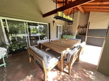 OPORTUNIDAD ! Impecable Casa  al Lago en Venta en Los Castores - Nordelta