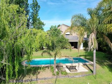 OPORTUNIDAD ! Impecable Casa  al Lago en Venta en Los Castores - Nordelta